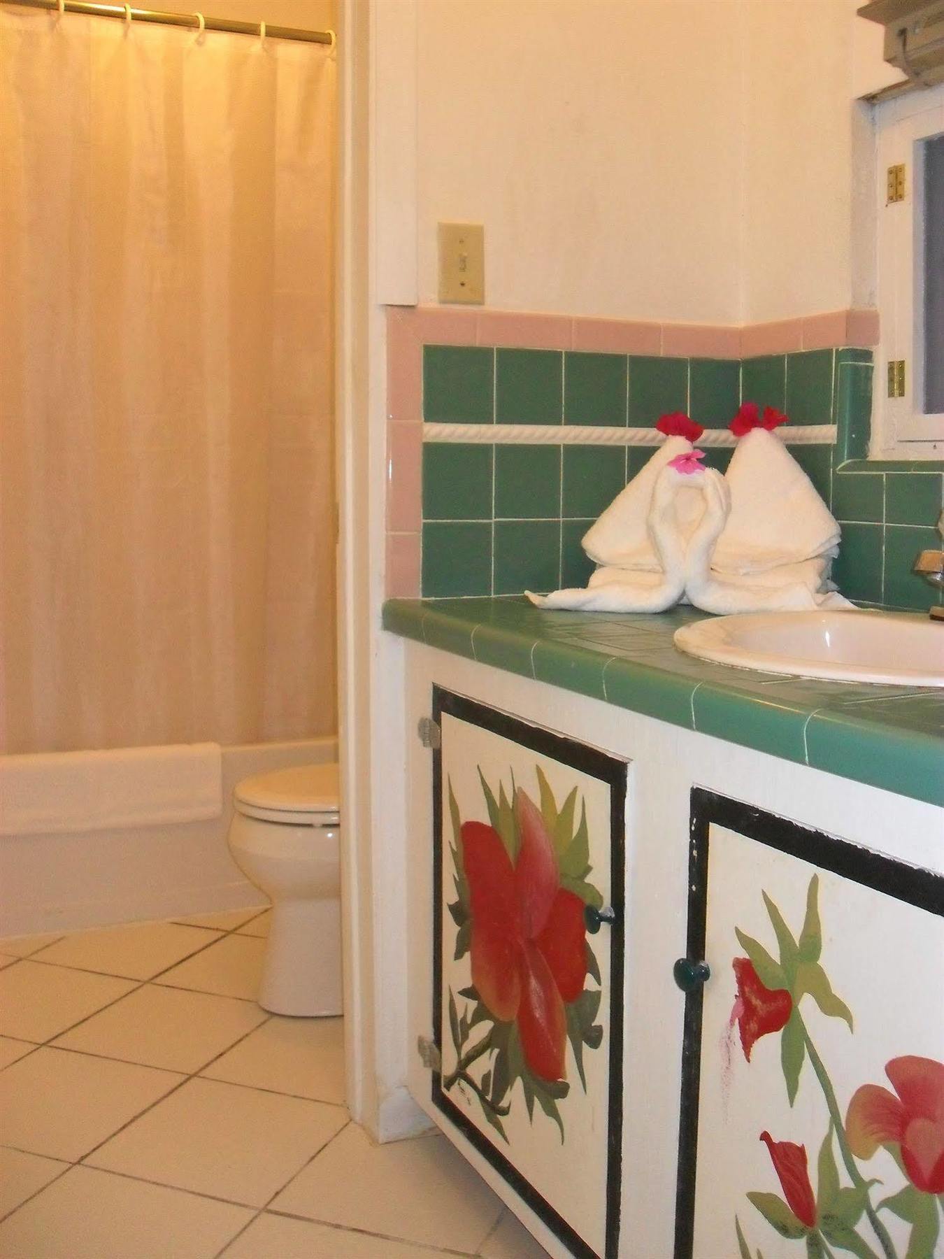 Pelican Beach Hotel Whitby Luaran gambar